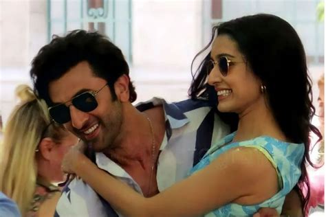 Ranbir Kapoor Lifts Shraddha Kapoor in Viral BTS Picture From Spain Fans Say This Jodi Will ...