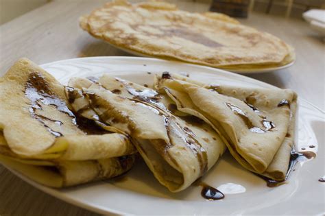 How to Make Palacsinta (Hungarian crêpes) | Hungarian desserts, Food ...