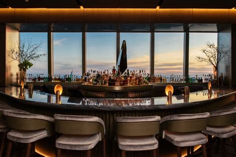 Hudson Yards Restaurant With Stunning 360° Views Of Manhattan Has Reopened