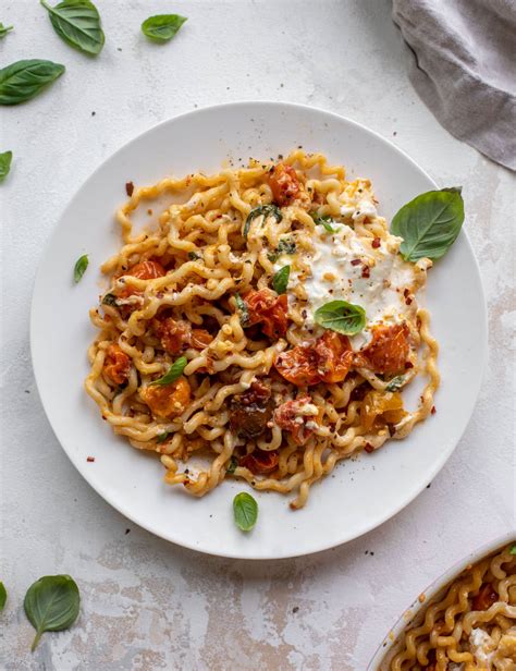 Burst Tomato Burrata Pasta - Weeknight Burst Tomato Burrata Pasta