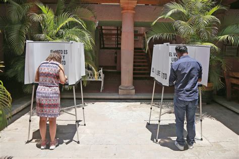 Mexico approves changes to electoral oversight, drawing criticism