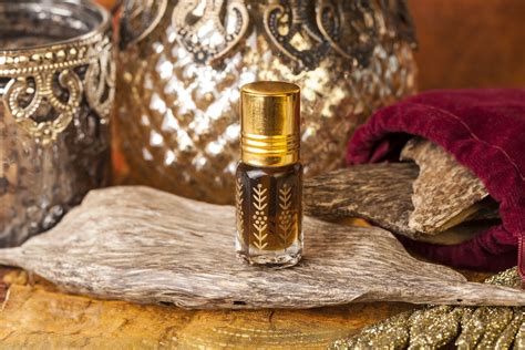 Qu'est-ce que oud (oudh) en parfumerie? - Vivre 2024