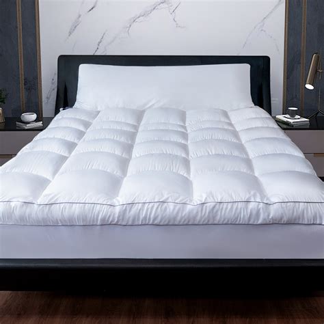 Marine Moon White Mattress Topper with Bedspread, King Size, Breathable ...