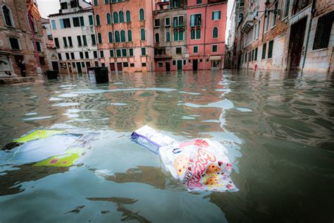 Photographer Documents Venice's Worst Floods in More Than 50 Years | Fstoppers