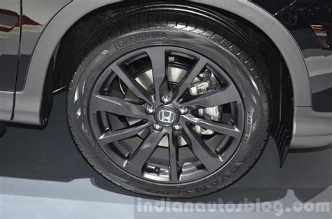 Honda CR-V Black edition wheel at GIMS 2016