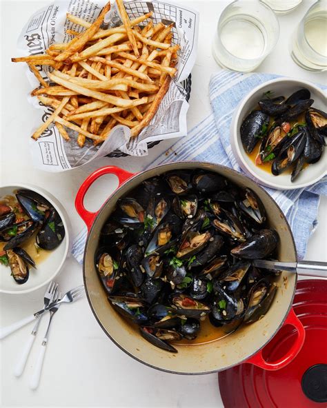 These Moules Frites Will Transport You To A Bistro In FranceDelish ...