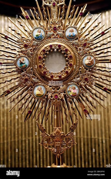 Catholic church. The Blessed Sacrament in a monstrance. Eucharist adoration Stock Photo - Alamy