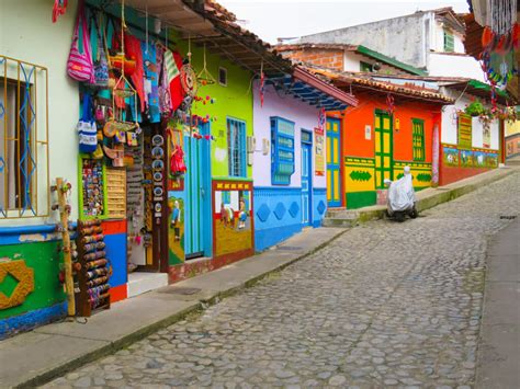 Guatapé: Colombia's Most Colourful Town - Memoirs of a Globetrotter | Travel Blog