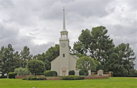 Forest Lawn Cemetery, Hollywood Hills