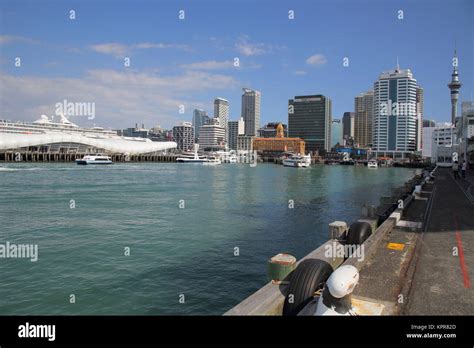 auckland skyline new zealand Stock Photo - Alamy