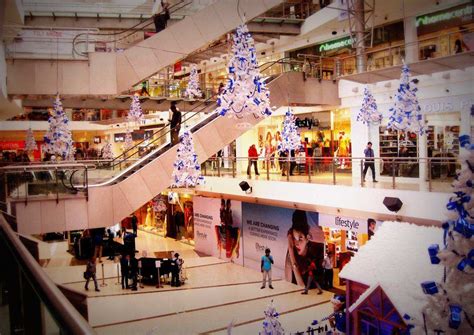 Paint the Town Blue this Christmas at Oberoi Mall, Goregaon | Events in ...