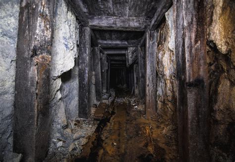 Inside an abandoned gold mine in the Western US. [OC] [5698x3940 ...