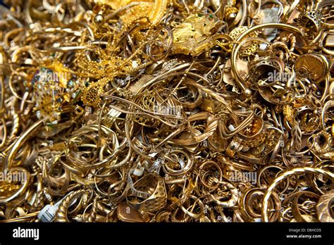 Recycling scrap gold to make a molten gold bar at the London Assay Stock Photo: 56931313 - Alamy