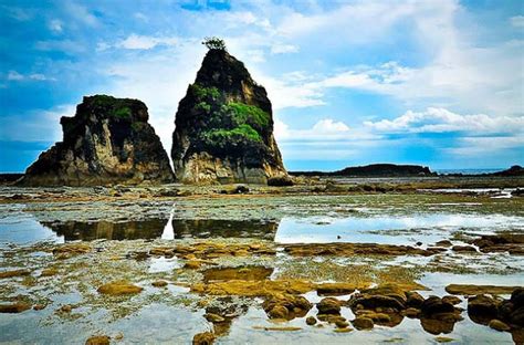 Pantai Sawarna