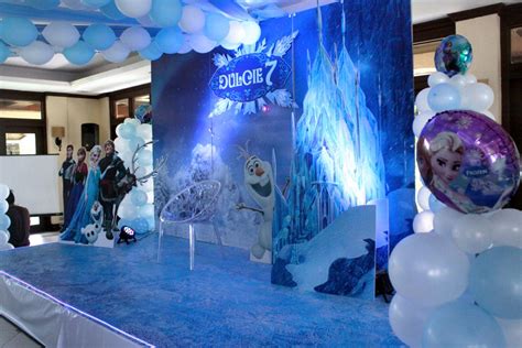 Frozen Birthday Party Set-up: Stage Backdrop | Frozen party decorations ...