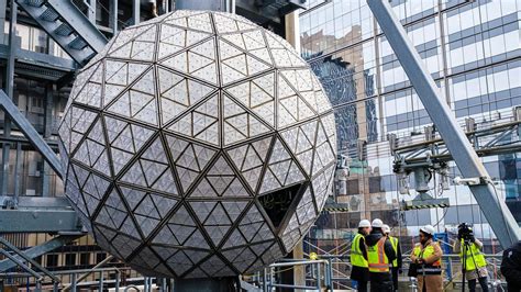 Times Square gets ready for New Year's Eve with ball installation - Newsday