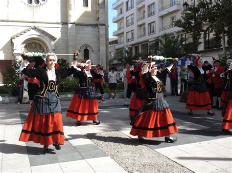 French folk dance. | Folk dance, Dance, Lets dance