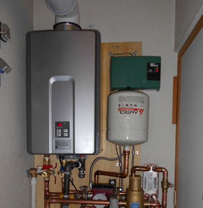 What Are Sidewall-Venting Gas Water Heaters? | Save Home Heat