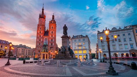 St. Mary's Basilica (Krakow) - backiee