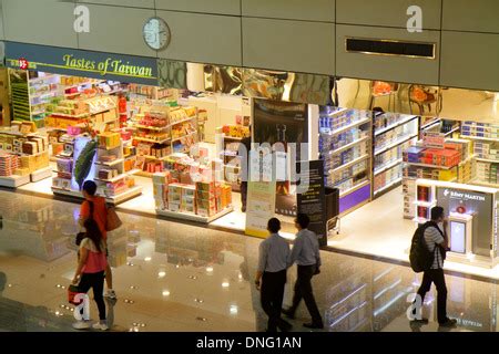 Taipei airport duty free shop Stock Photo: 90426346 - Alamy