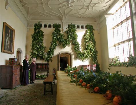 Tudor Christmas decorations at Trerice © Geoff Welding cc-by-sa/2.0 ...