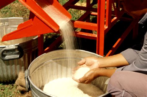 A mobile rice mill developed in Maharastra is changing the lives of many