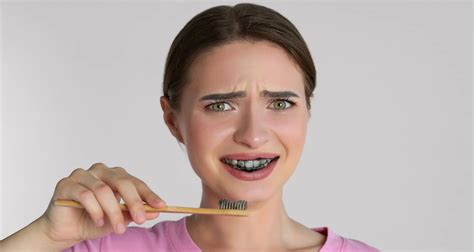 Charcoal and Teeth Whitening: 4 Important Benefits and Risks