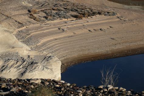 Photos Of The Colorado River Basin Drought Show How Scarily Empty The ...