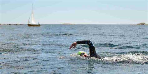 11 Open Water Swimming Tips - Triathlon Newbies