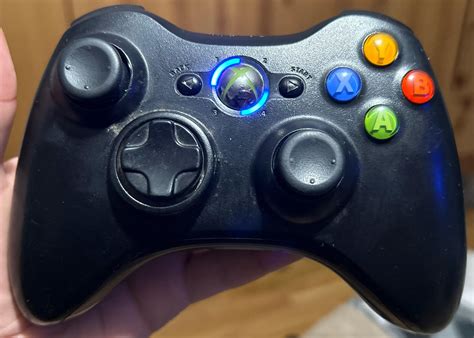 Why is my Xbox 360 controllers light blue instead of green? : r/xbox360