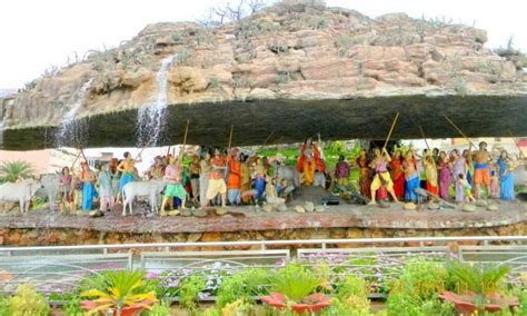 Why Govardhan Puja is celebrated? Why Krishna lift Mount Govardhan ...