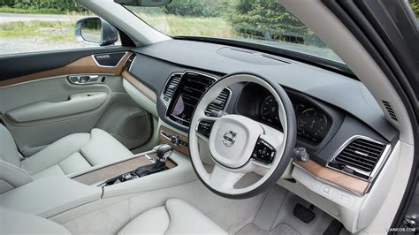 Volvo XC90 (UK-Spec) | 2016MY Blond Leather with Linear Walnut Trim | Interior