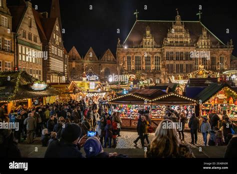 Christmas market on the market square, old town hall, Bremen Stock ...