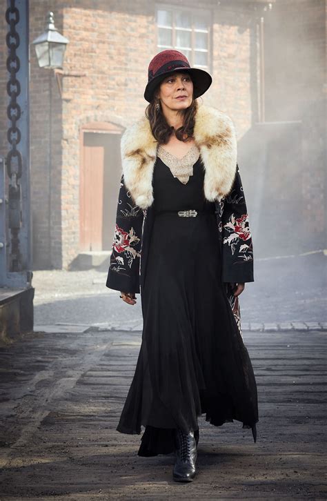 Helen McCrory as Aunt Polly in Peaky Blinders S4 (photos via farfarawaysite) | Peaky blinders ...