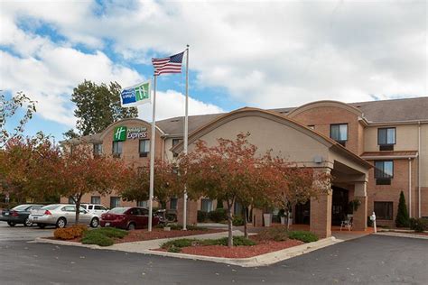 HOLIDAY INN EXPRESS & SUITES CANTON, AN IHG HOTEL $120 ($̶1̶3̶3̶) - Prices & Reviews - MI