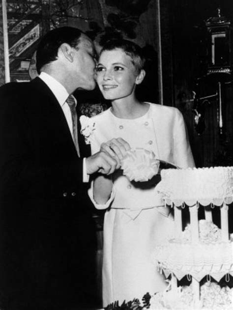 Lovely Photos of Mia Farrow and Frank Sinatra on Their Wedding Day in ...