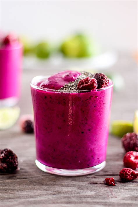 This vibrant, antioxidant-rich dragonfruit smoothie is deliciously ...