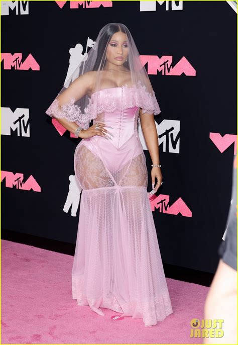 Nicki Minaj Glows in Pink on Red Carpet Ahead of Hosting MTV VMAs 2023 ...