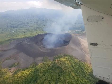 Epic Volcano Tour Vanuatu - the edge of Mount Yasur.