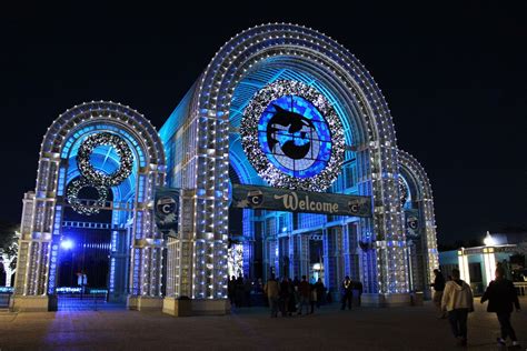 SeaWorld San Antonio holiday light display is the largest in Texas