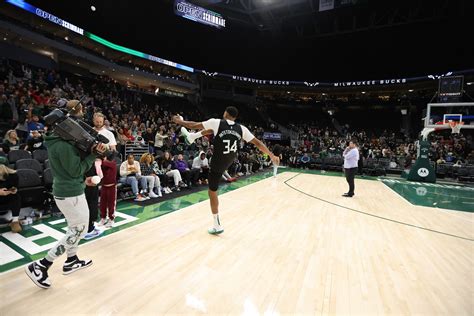 In Photos: Bucks 2022 Open Scrimmage Photo Gallery | NBA.com