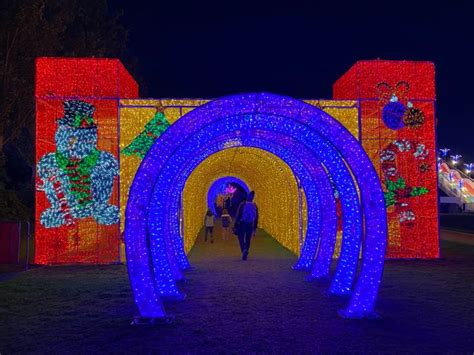 Hunter Valley Gardens Christmas Lights | Playing in Puddles