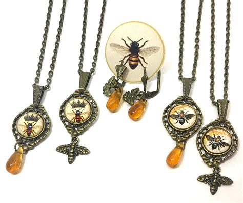 Bee Pendant Necklace,bee Necklace,bee Charm Necklace,honey Bee Necklace ...