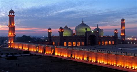 Things You Must Know About Badshahi Mosque Lahore - Foodi Travellers