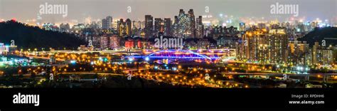 Asia taiwan view suspension bridge hi-res stock photography and images ...