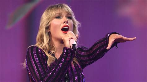 Taylor Swift Surprises Fans by Releasing Her New Track, "The Archer" | Teen Vogue