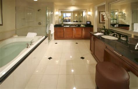 10 Best Las Vegas Hotels with In-Room Jacuzzi Tubs in 2022