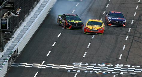 Heat rises when the sun sets at Martinsville Speedway | NASCAR