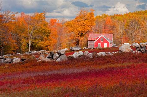 Beautiful Autumn Barn Photos - Fall Foliage Pictures