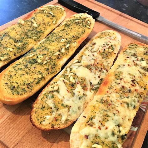Ultimate Quick and Easy Garlic Bread Baguette Recipe - Laura Thornberry ...